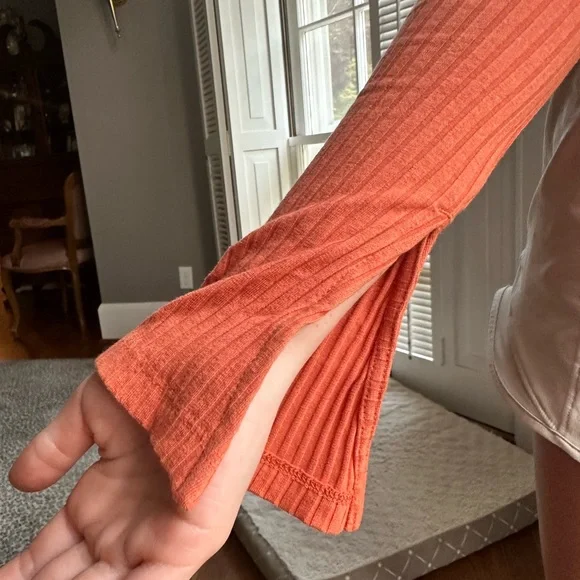 Urban Outfitters off the shoulder top - Picture 2 of 5